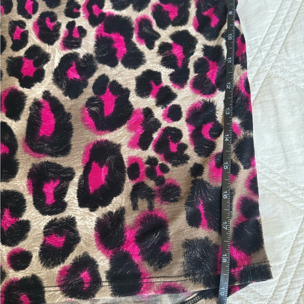 💗Gorgeous Dear Scarlett Mocha Magenta Leopard print dolman style blouse🤎 - Picture 8 of 10